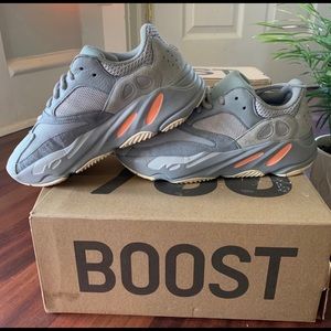 Yeezy boost 700 INERTIA